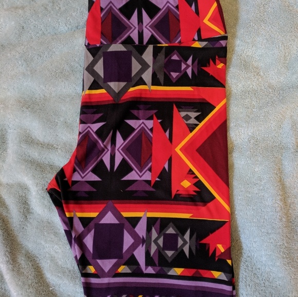 BNWT LULAROE ARROWS TALL & CURVY LEGGINGS. - Picture 2 of 7
